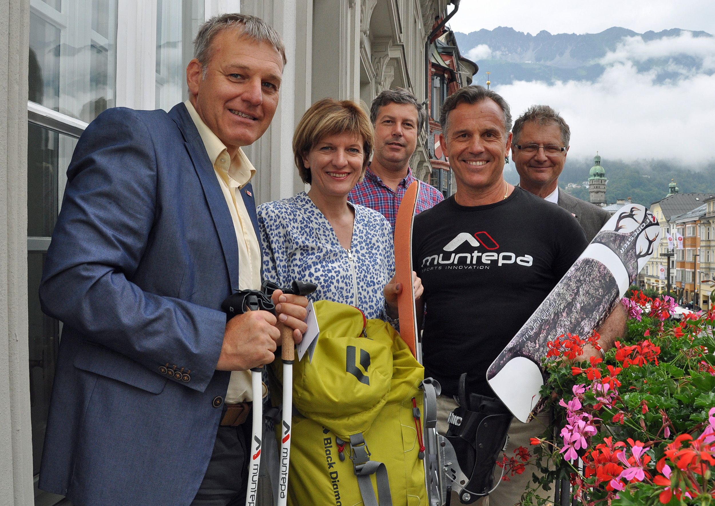 Bürgermeisterin Christine Oppitz-Plörer empfing mit Abteilungsleiter-Stellvertreter Johannes Verdross (hinten r.) und Christian Kogler (l.) den Muntepa-CEO Paul Munter und dessen Betriebsleiter Stefan Gufler (hinten l.) im Rathaus.