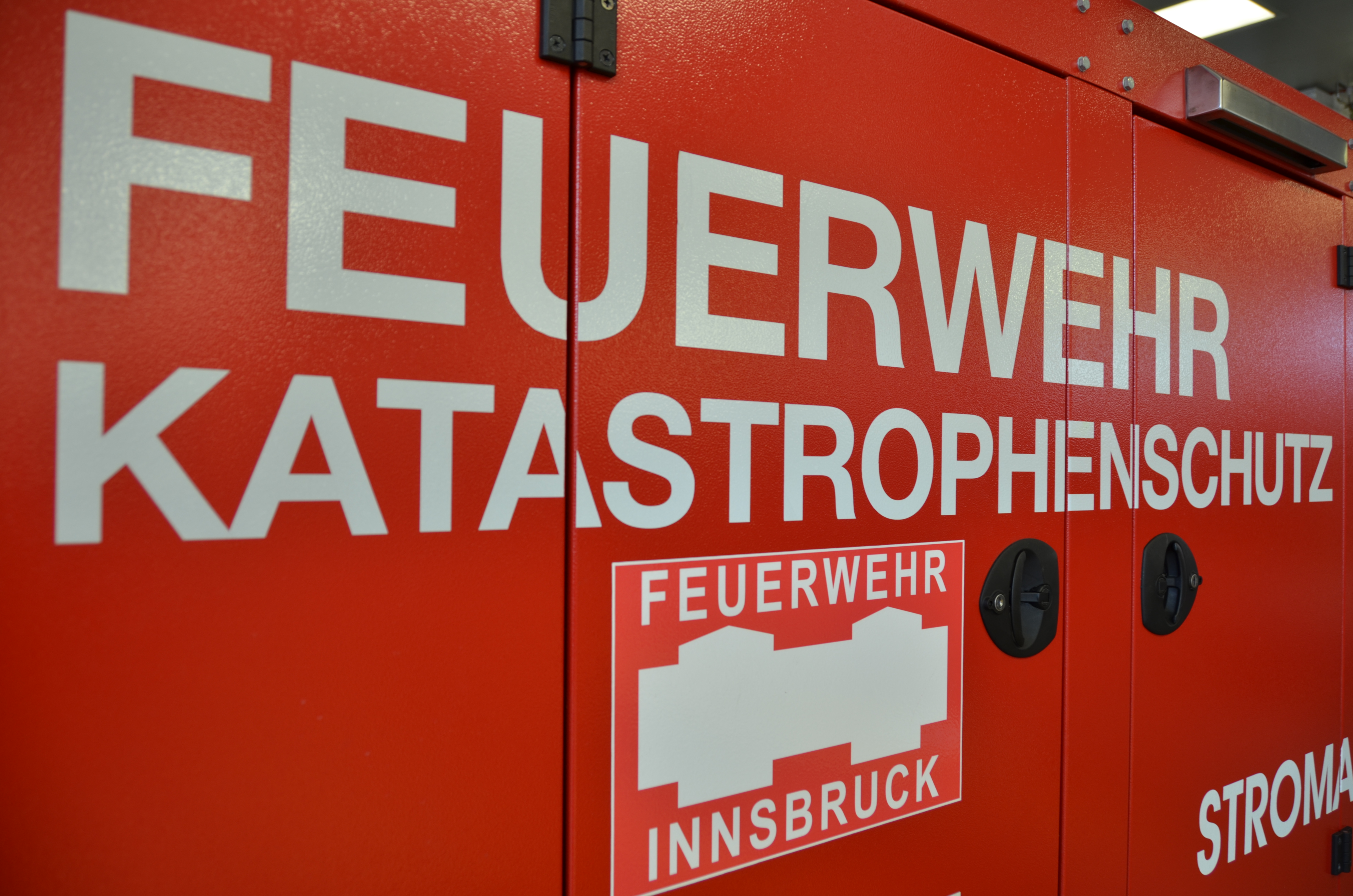 ORF Radio Tirol Sommerfrische zu Gast bei der Berufsfeuerwehr Innsbruck: Groß und Klein hatten sichtlich Spaß beim "Blaulichttag"