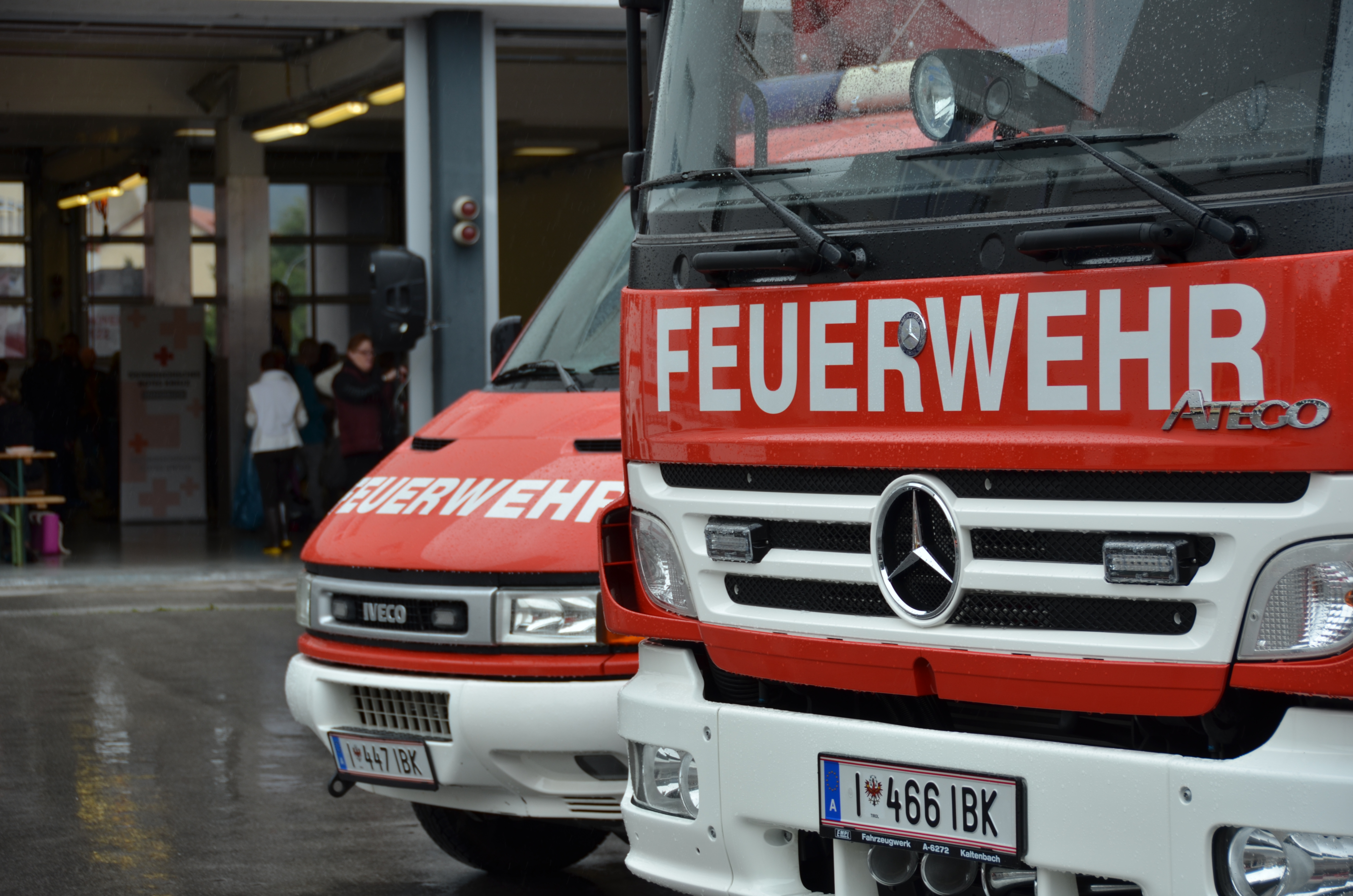 ORF Radio Tirol Sommerfrische zu Gast bei der Berufsfeuerwehr Innsbruck: Groß und Klein hatten sichtlich Spaß beim "Blaulichttag"