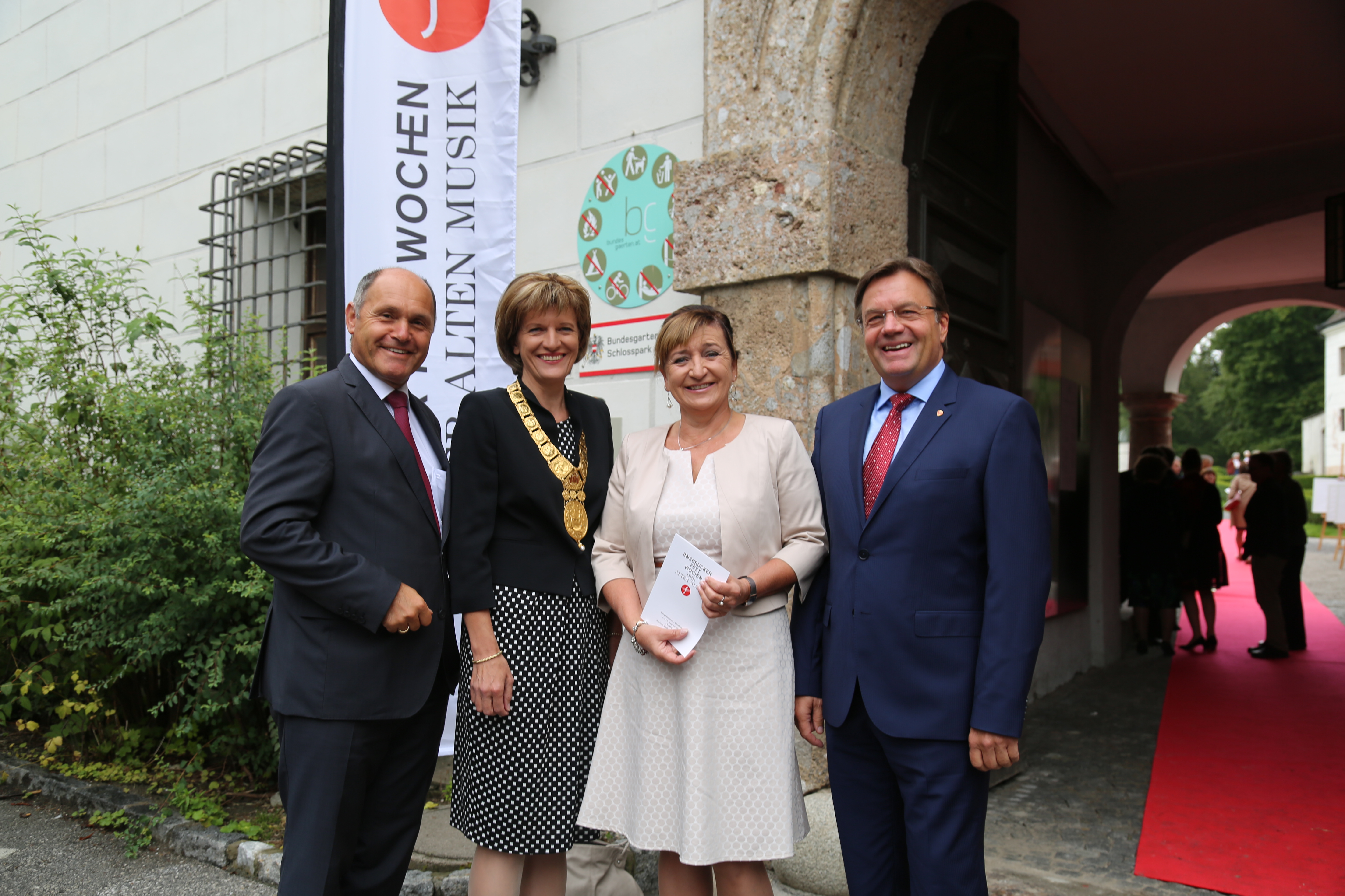 Am 12. August wurden die Innsbrucker Festwochen der Alten Musik feierlich eröffnet. Am Bild: Mag. Wolfgang Sobotka (Bundesminister für Inneres), Landeshauptmann Günther Platter, Bundespräsident a.D. Dr. Heinz Fischer mit Gattin Margit, Alessandro De Marchi (Künstlerischer Leiter der Innsbrucker Festwochen), Innsbrucks Bürgermeisterin Mag.a Christine Oppitz-Plörer.