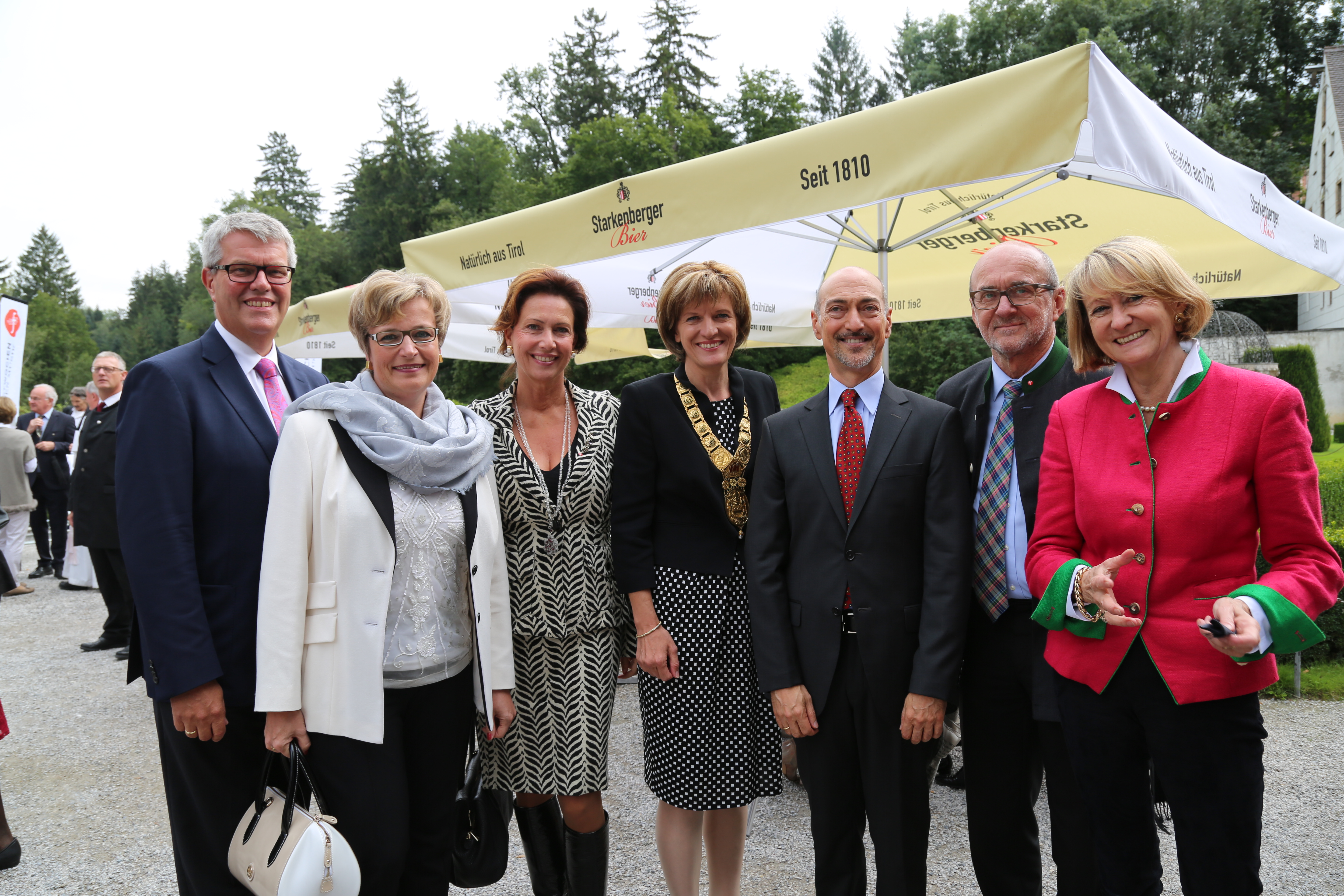 Am 12. August wurden die Innsbrucker Festwochen der Alten Musik feierlich eröffnet. Am Bild: Mag. Wolfgang Sobotka (Bundesminister für Inneres), Landeshauptmann Günther Platter, Bundespräsident a.D. Dr. Heinz Fischer mit Gattin Margit, Alessandro De Marchi (Künstlerischer Leiter der Innsbrucker Festwochen), Innsbrucks Bürgermeisterin Mag.a Christine Oppitz-Plörer.