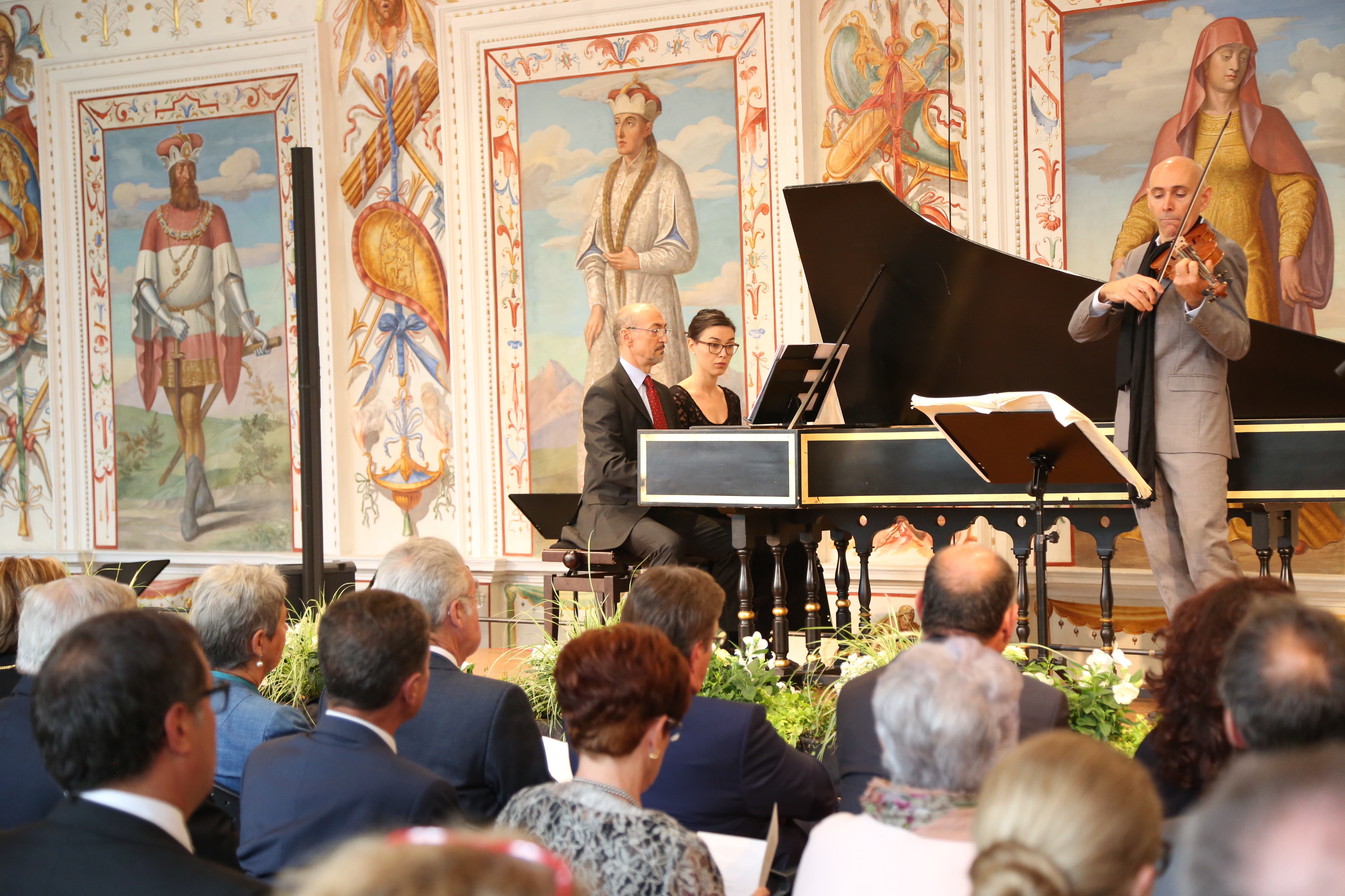 Am 12. August wurden die Innsbrucker Festwochen der Alten Musik feierlich eröffnet. Am Bild: Mag. Wolfgang Sobotka (Bundesminister für Inneres), Landeshauptmann Günther Platter, Bundespräsident a.D. Dr. Heinz Fischer mit Gattin Margit, Alessandro De Marchi (Künstlerischer Leiter der Innsbrucker Festwochen), Innsbrucks Bürgermeisterin Mag.a Christine Oppitz-Plörer.