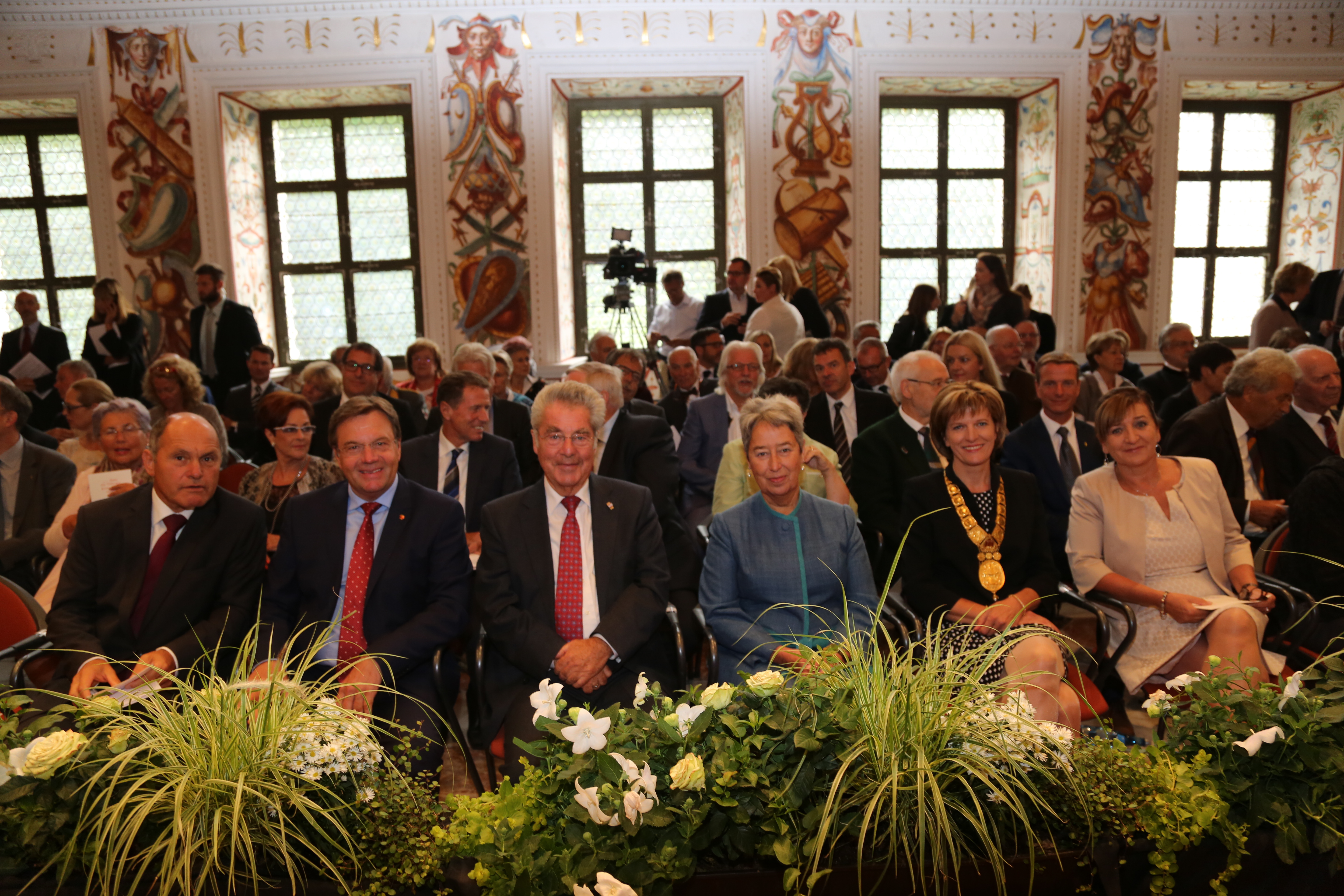 Am 12. August wurden die Innsbrucker Festwochen der Alten Musik feierlich eröffnet. Am Bild: Mag. Wolfgang Sobotka (Bundesminister für Inneres), Landeshauptmann Günther Platter, Bundespräsident a.D. Dr. Heinz Fischer mit Gattin Margit, Alessandro De Marchi (Künstlerischer Leiter der Innsbrucker Festwochen), Innsbrucks Bürgermeisterin Mag.a Christine Oppitz-Plörer.