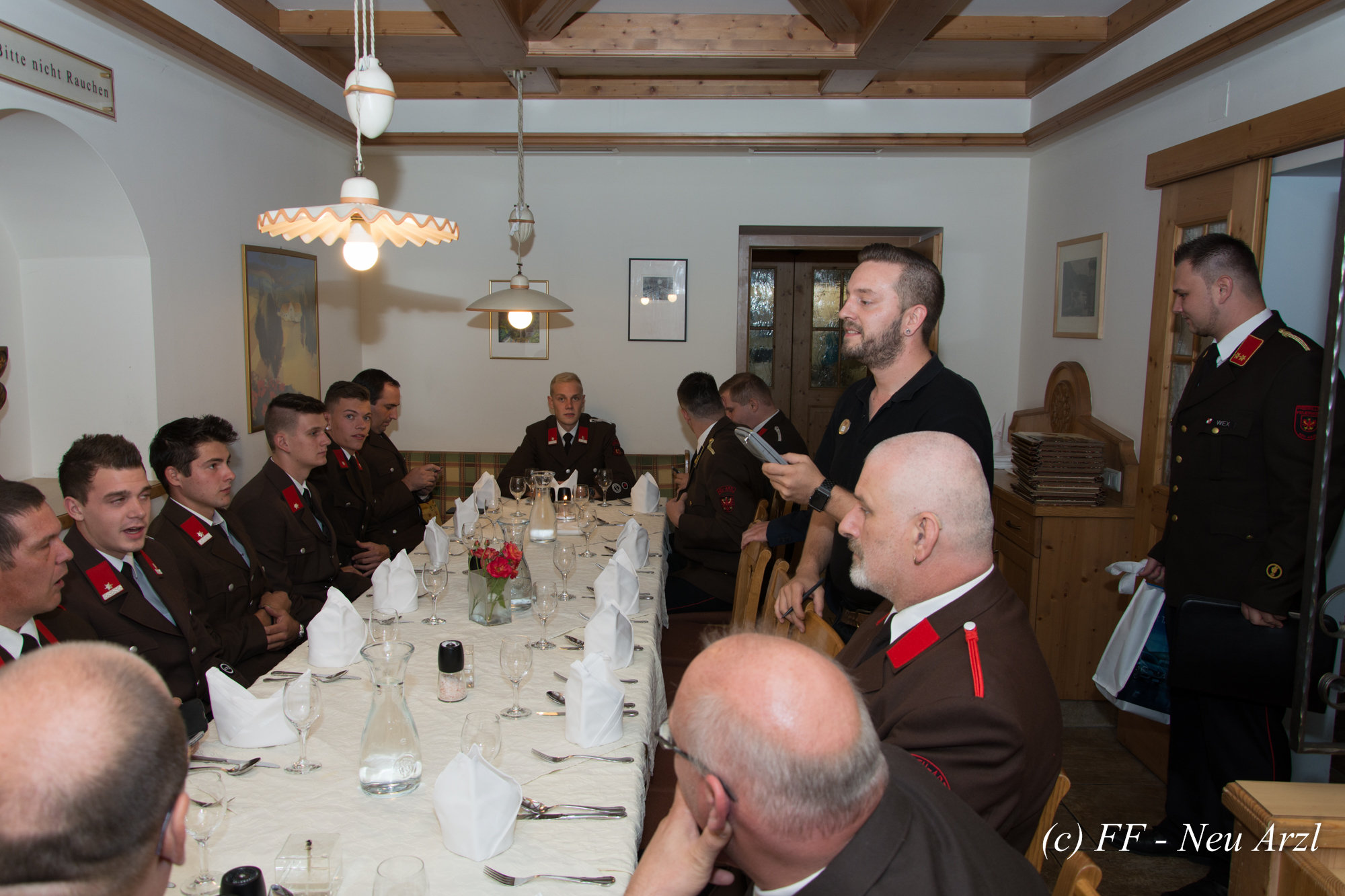 Im Rahmen einer erweiterten Ausschusssitzung wurden die Kameraden Clemens Eberharter und Patrick Prantl gemeinsam mit Vizebürgermeister und Feuerwehreferent Christoph Kaufmann,  Bezirkskommandanten Walter Laimgruber und dem Kommandanten der FF Neu Arzl Rene Wex für Ihre 20-jährige Tätigkeit für die Feuerwehr der Stadt Innsbruck geehrt. Ein herzliches Dankeschön für ihre Bereitschaft im Sinne der Sicherheit für die Bürgerinnen und Bürger der Stadt Innsbruck.