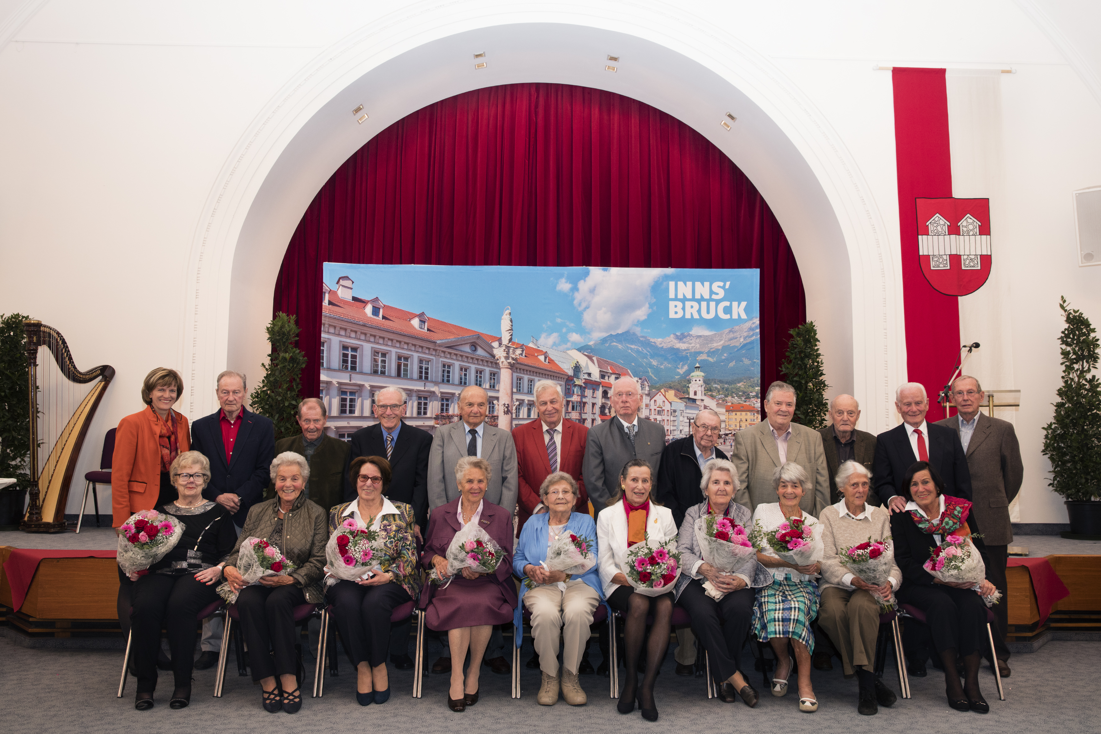 Insgesamt 37 Goldene und Diamantene Hochzeitspaare feierten ihre Ehrentage bei der Hochzeitsjubiläenfeier der Stadt Innsbruck.