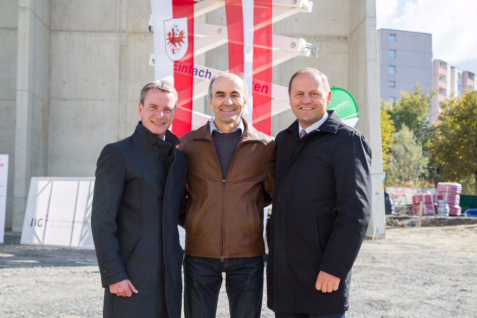 Sportreferent Vizebürgermeister Christoph Kaufmann (l.) und Sportlandesrat LH-Stv. Josef Geisler (r.) mit dem Präsidenten des Kletterverbandes Österreich, Eugen Burtscher.