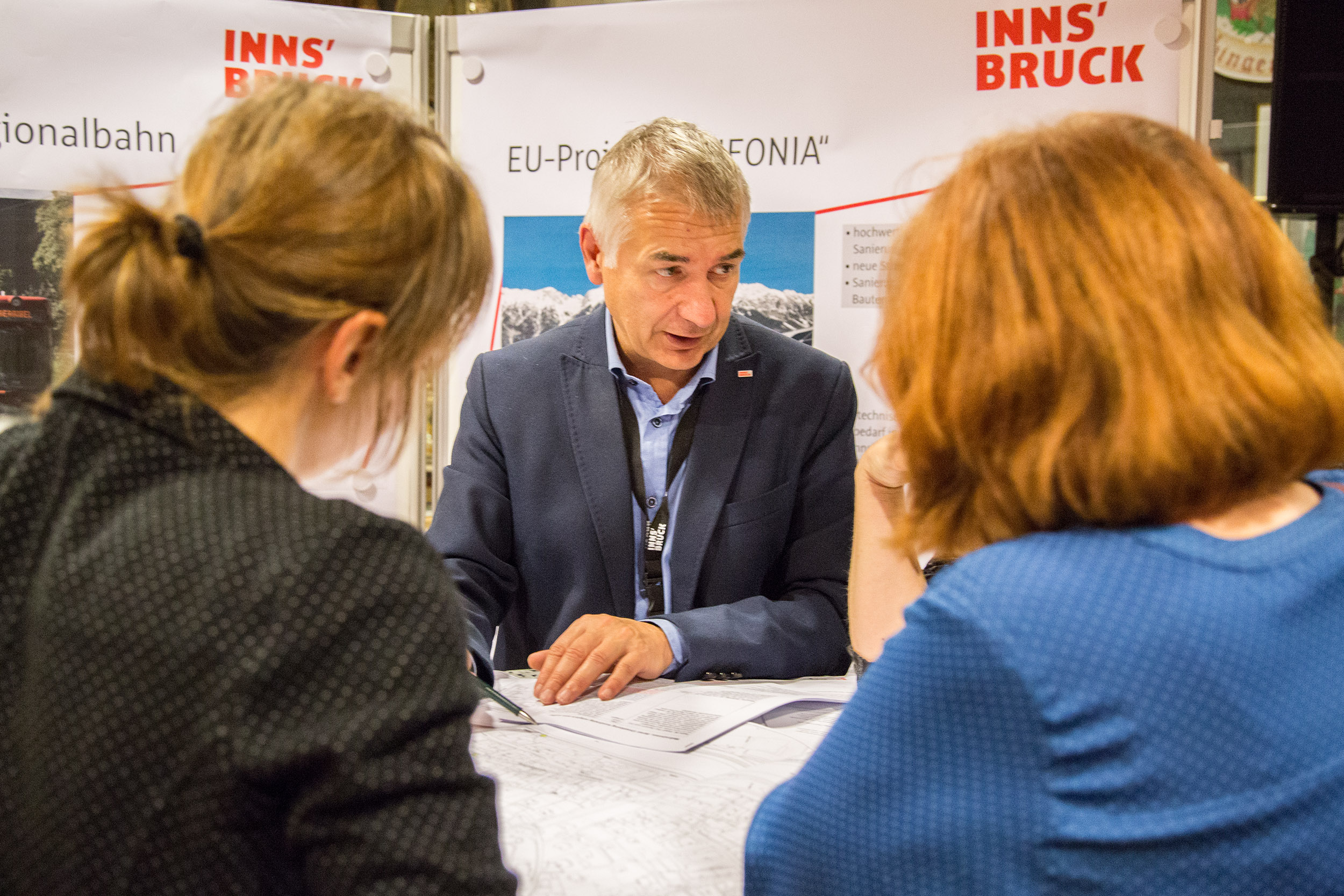 Tiefbau-Amtsleiter Walter Zimmeter stand BesucherInnen auf ihre Fragen Rede und Antwort.