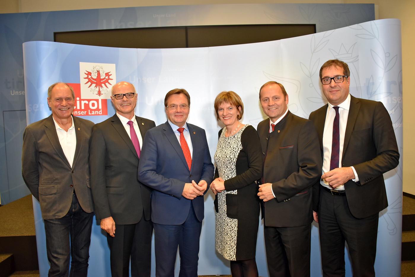 Von links ÖOC-Generalsekretär Mennel, ÖOC-Präsident Stoss, LH Platter, Innsbrucks Bgmin Oppitz-Plörer, LHStv Geisler, Tourismusstadtrat Gruber.