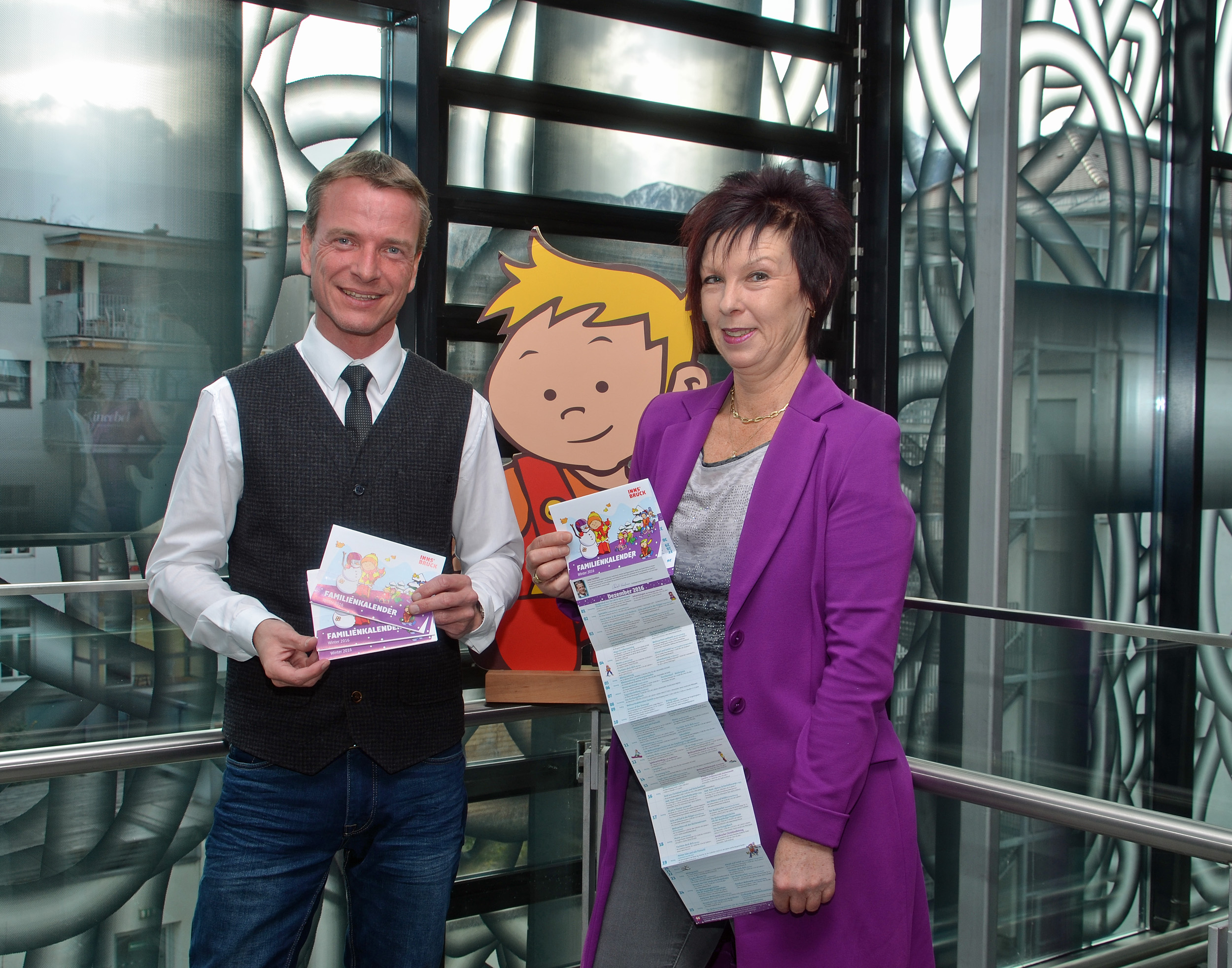 Vizebürgermeister Christoph Kaufmann und Familienreferentin Uschi Klee präsentierten das druckfrische Programm.