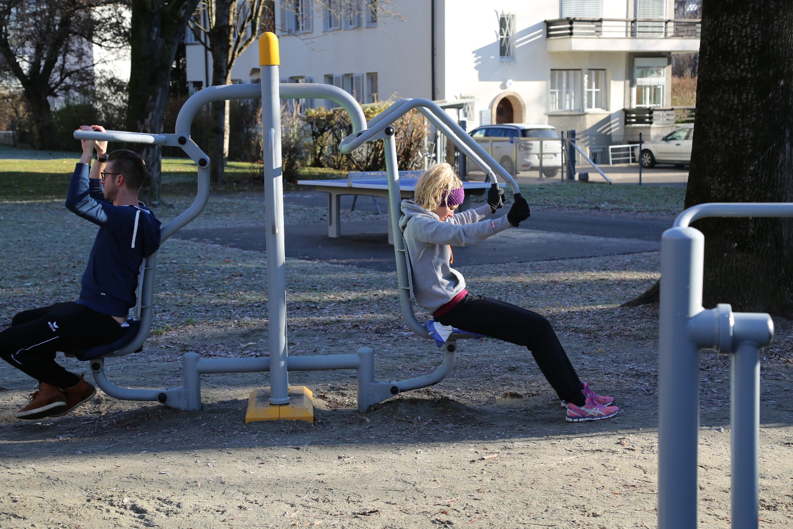 Das Angebot der Fitnessmeile im Huttererpark wird von den SportlerInnen bestens angenommen, sodass zu jeder Tages- und Nachtzeit und sämtlichen Witterungsverhältnissen trainiert wird.