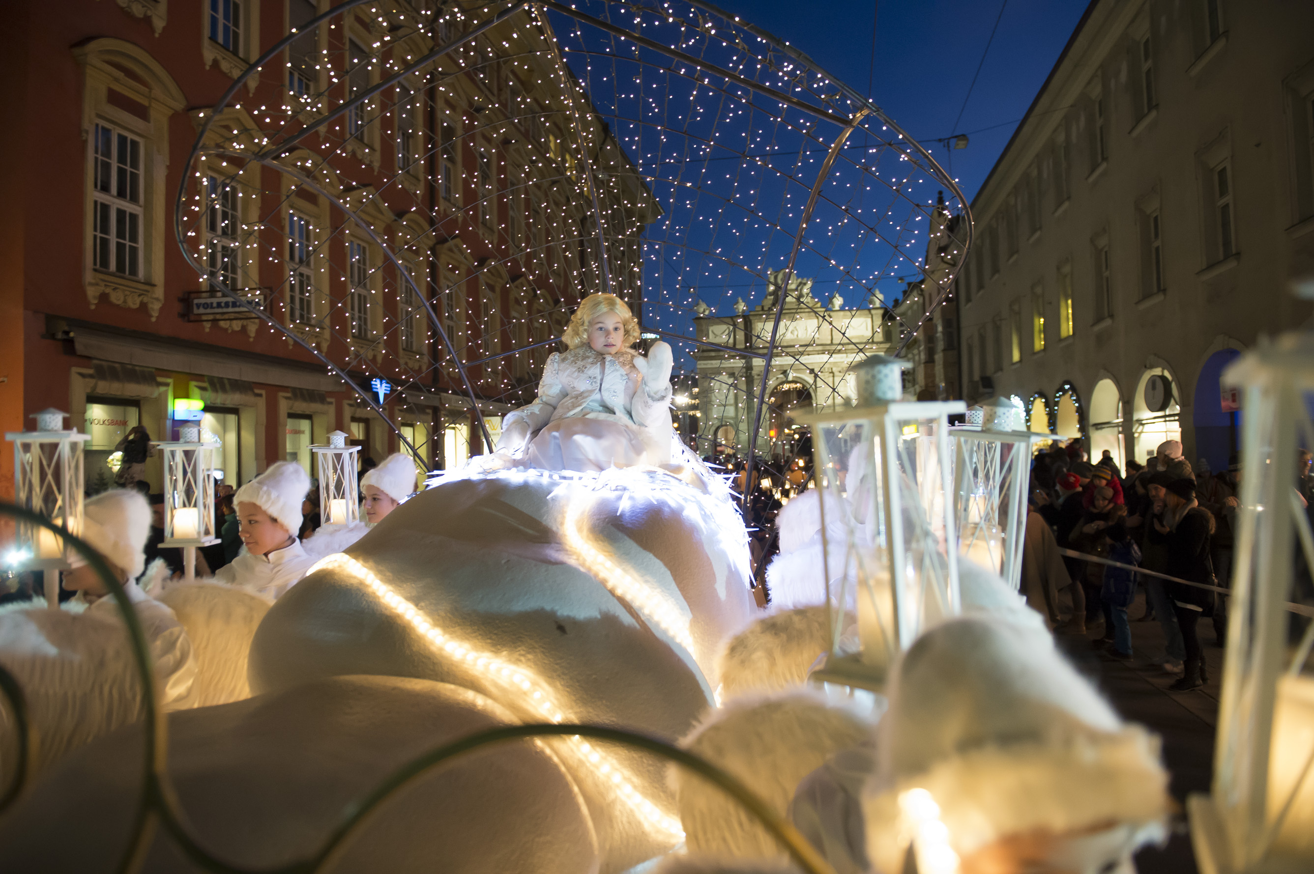 Alle Jahre wieder verzaubert der Innsbrucker Christkindleinzug Groß und Klein.