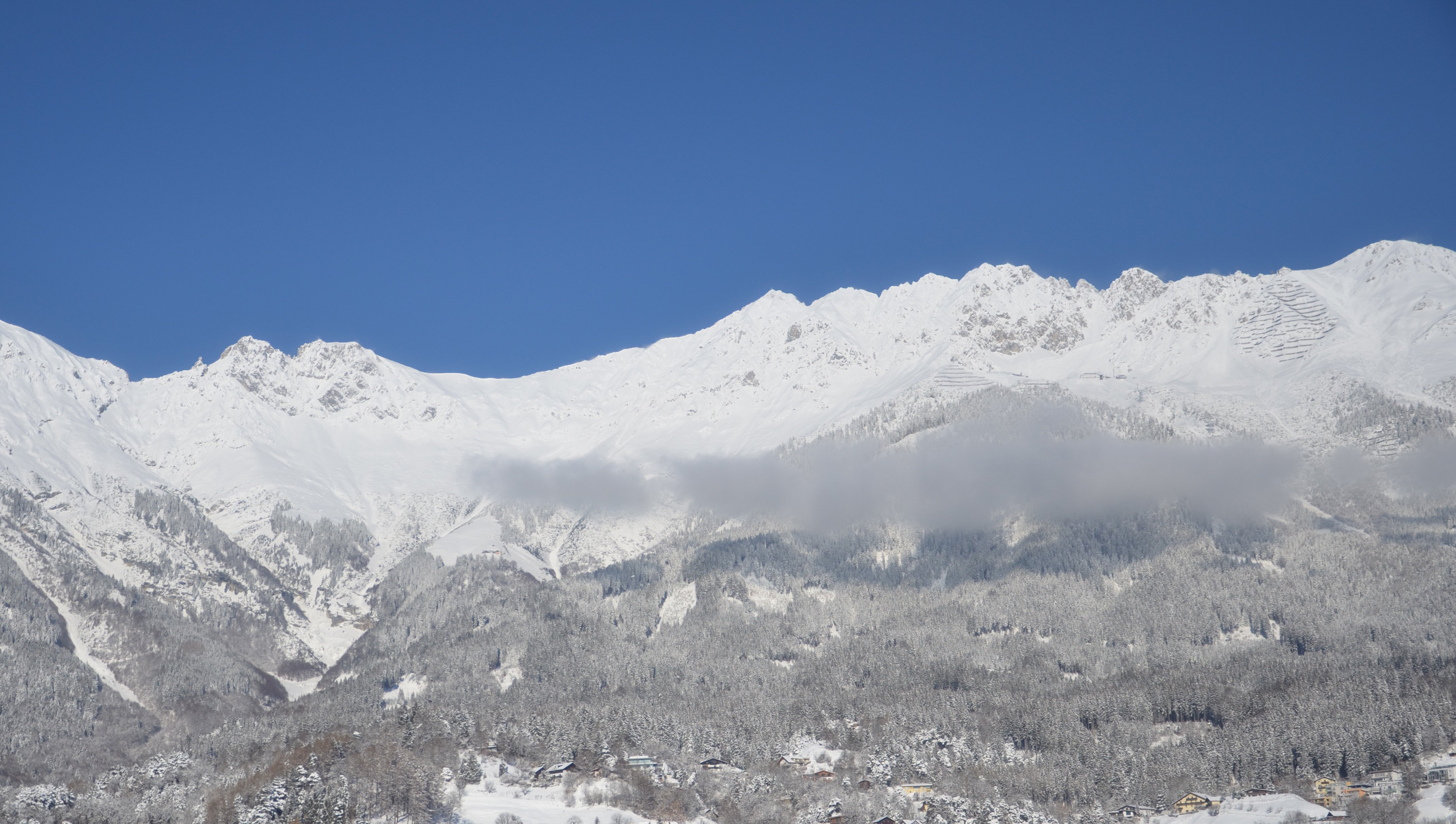 Der Fahrweg zur Arzler Alm und der Kollnerweg sind aktuell gesperrt.