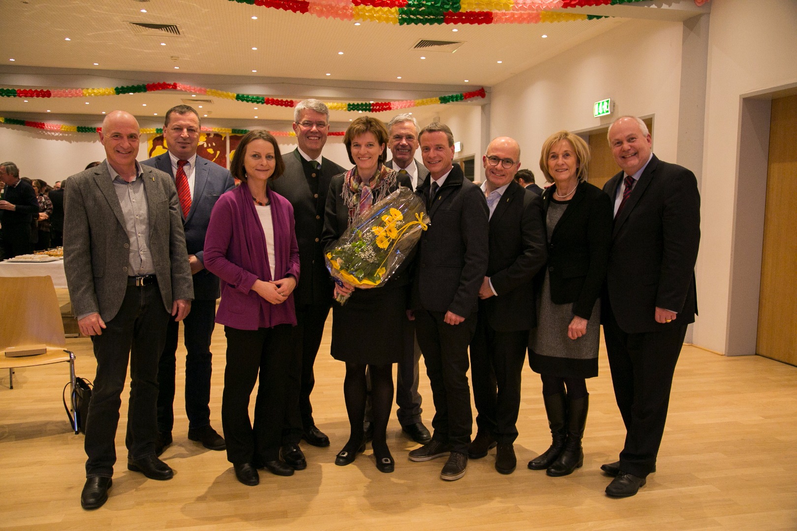 Beim 17. Neujahrsempfang in Amras (v.l.): GR Kurt Wallasch, GR Helmut Buchacher, Vizebürgermeisterin Sonja Pitscheider, Ferdinand Neu (Obmann Arbeitsgemeinschaft Amras), Bürgermeisterin Christine Oppitz-Plörer, GR Christian Haager, Vizebürgermeister Christoph Kaufmann, GR Markus Stoll, GRin Gerda Springer und Stadtrat Andreas Wanker