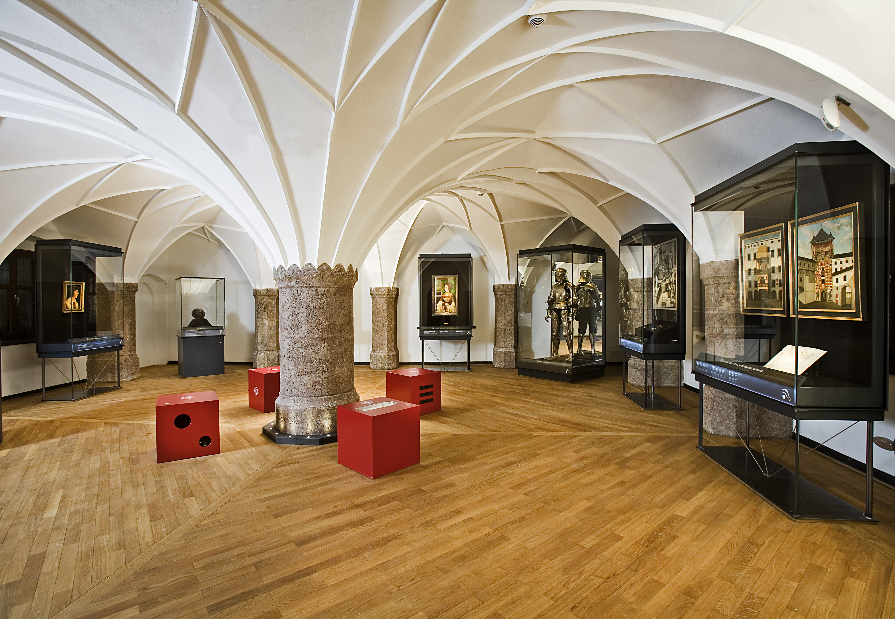 Die Ausstellungen im Museum Goldenes Dachl ziehen sowohl Einheimische als auch TouristInnen an.