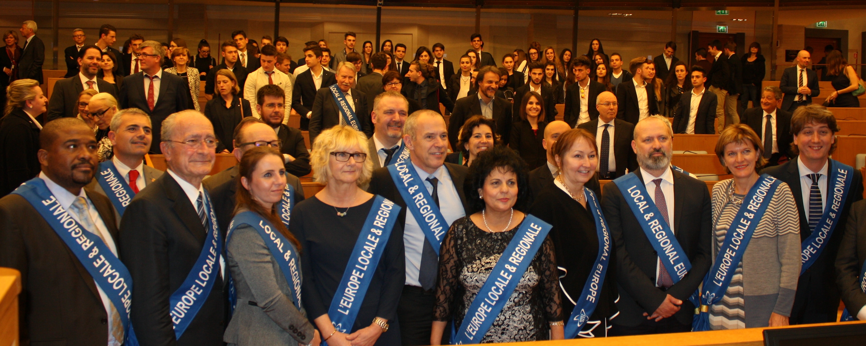 VertreterInnen des RGRE-Exekutivbüros, unter anderem Bürgermeisterin Christine Oppitz-Plörer (2. v. r.), RGRE-Präsident Stefano Bonaccini (3. v. r.) und Co-Präsidentin Gunn Marit Helgesen (4. v. r.)