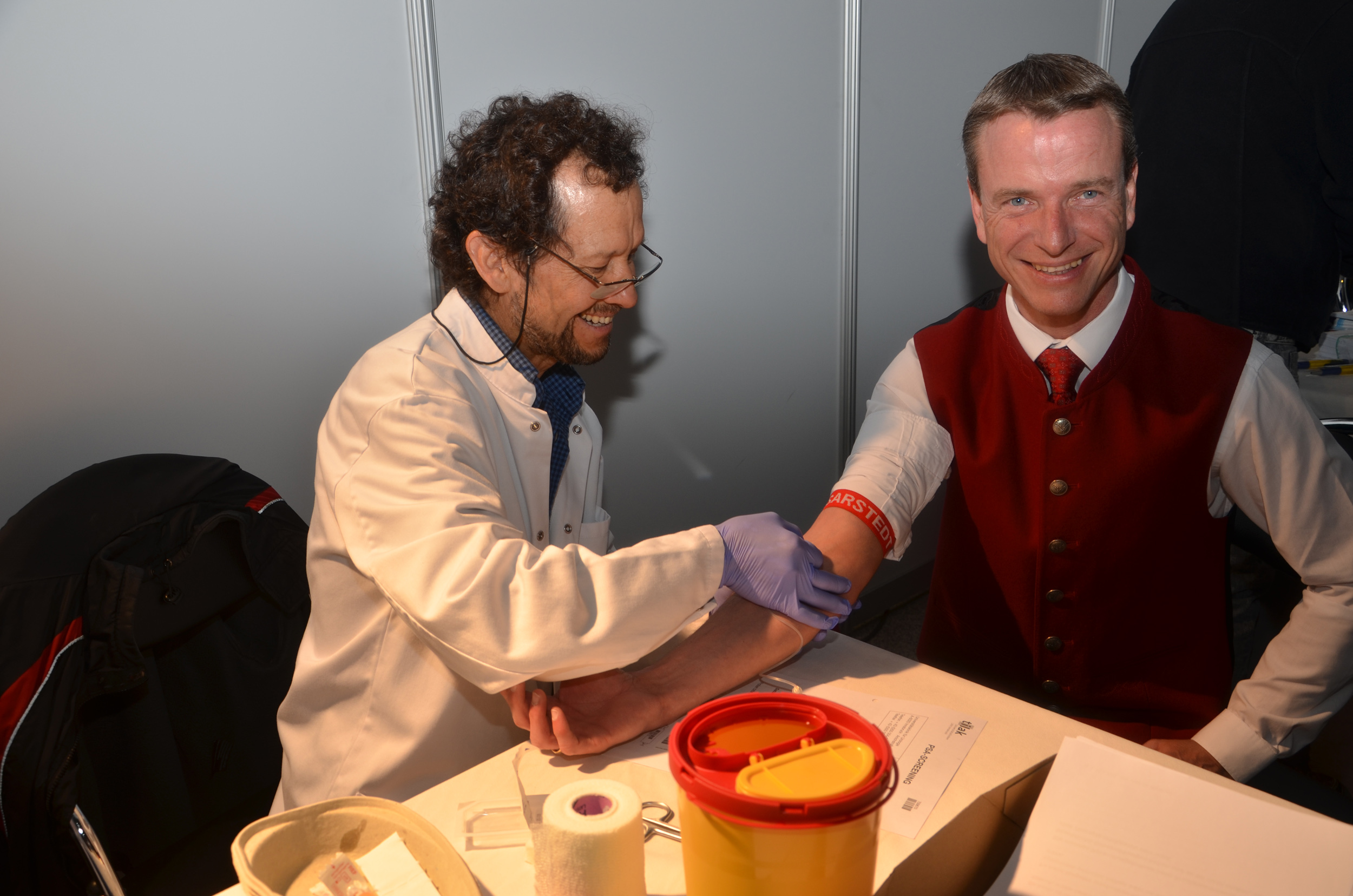 Im Vorjahr eröffnete Vizebürgermeister Christoph Kaufmann (r.) die Gesundheitstage und nahm selbst in der Gesundheitsstraße Platz.