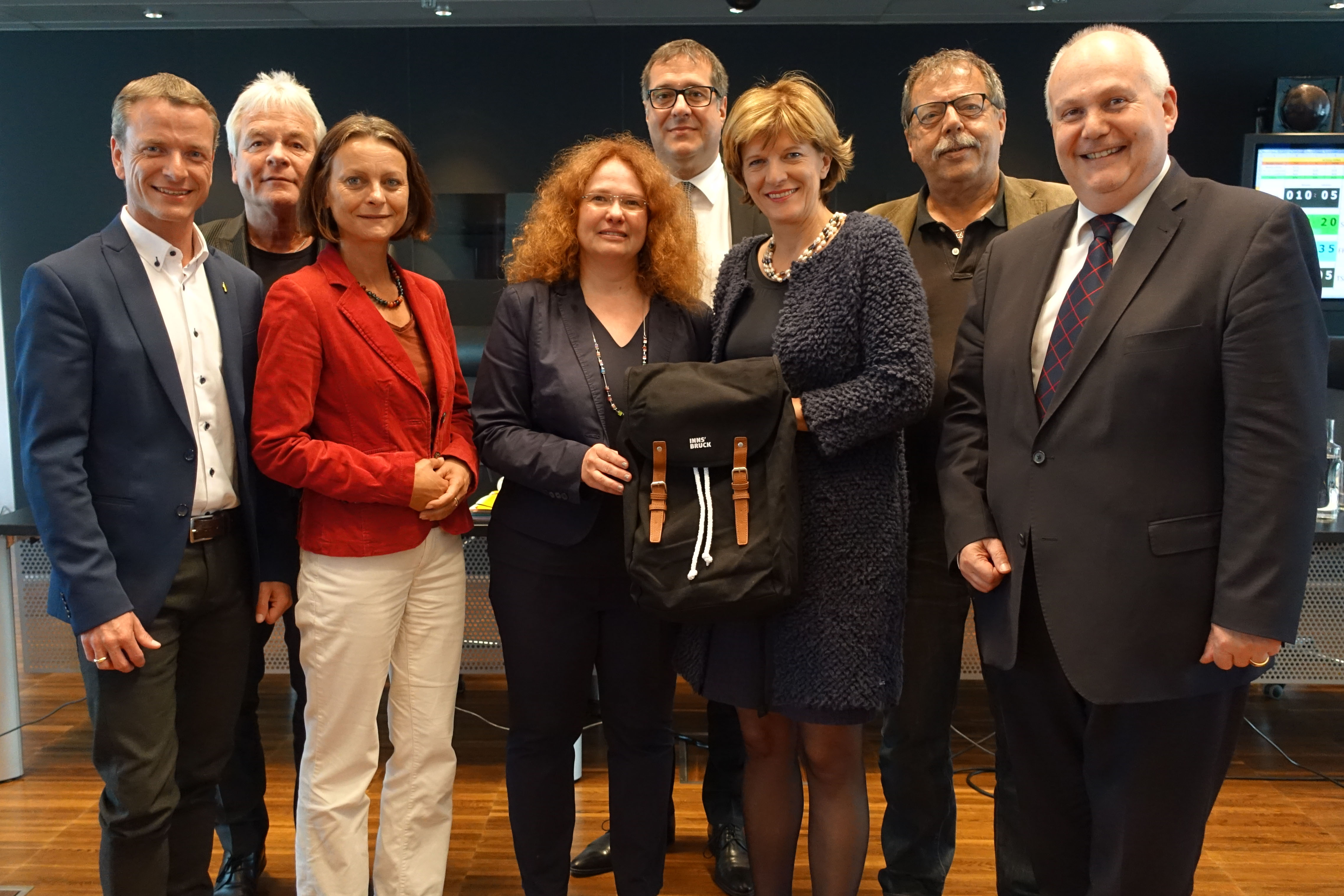 EU-Abgeordnete Monika Vana mit der Innsbrucker Stadtregierung