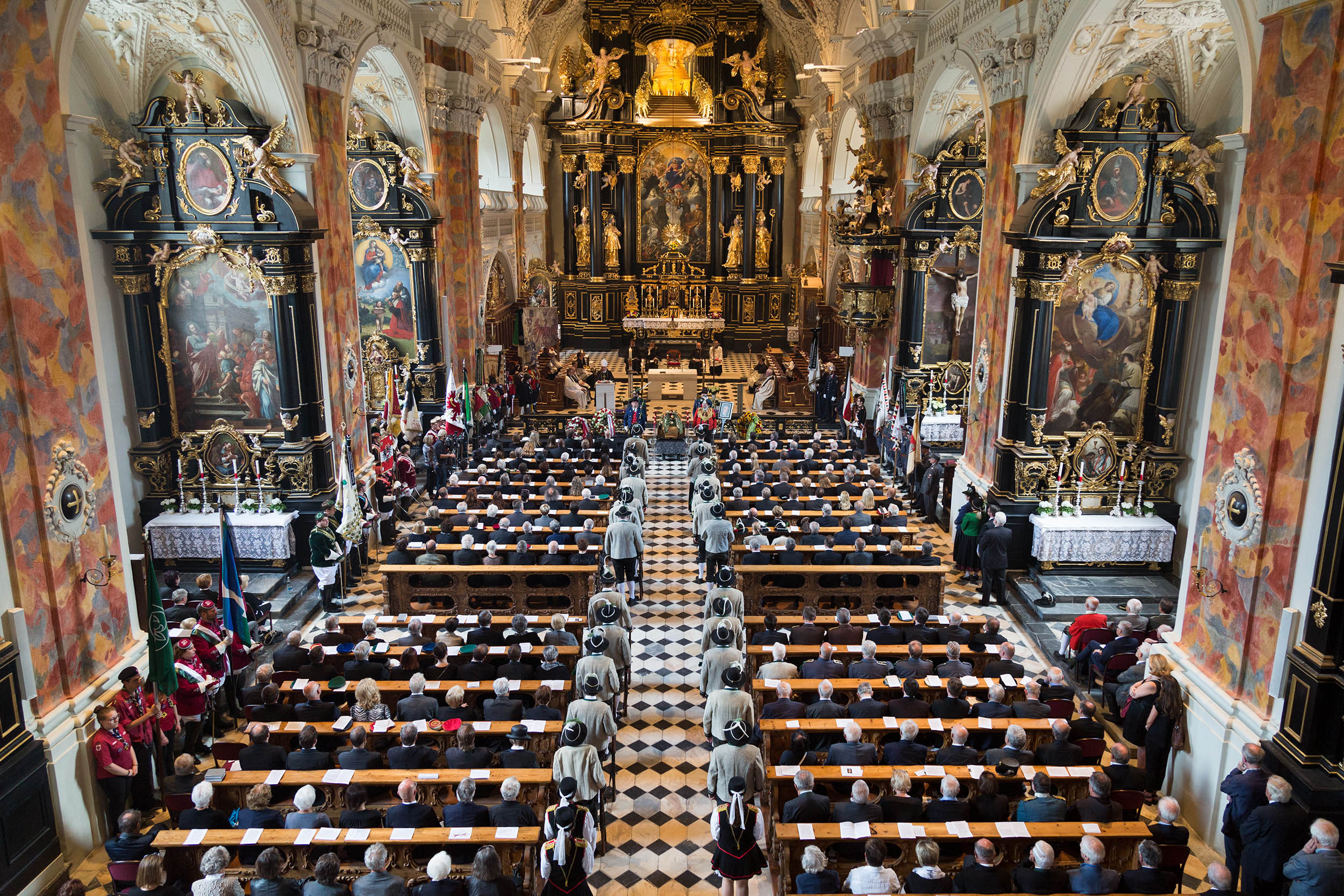 Stimmungsvolles Requiem in der bis auf den letzten Platz gefüllten Basilika des Stift Wilten.
