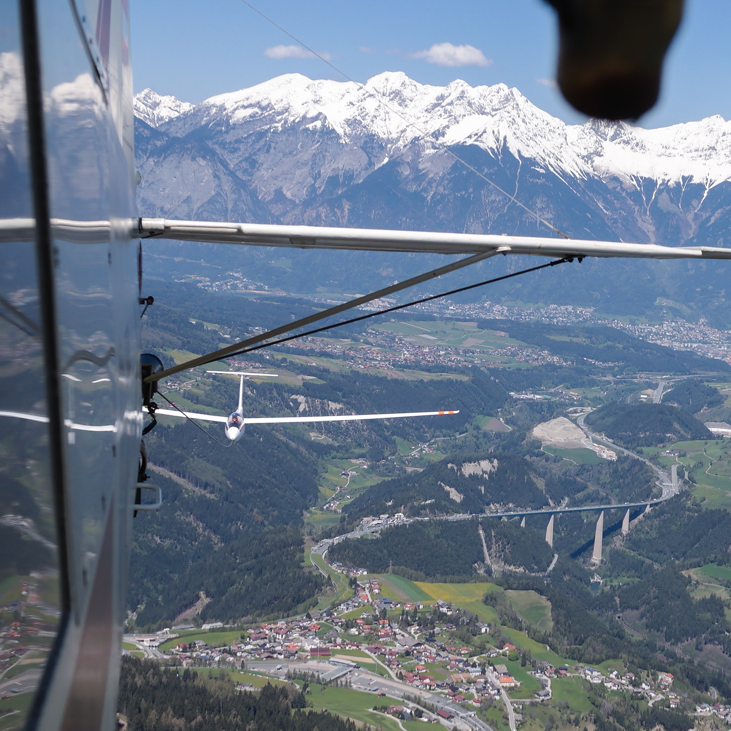 F-Schlepp mit Europabrücke: In Innsbruck wird auch per Flugzeugschlepp gestartet.