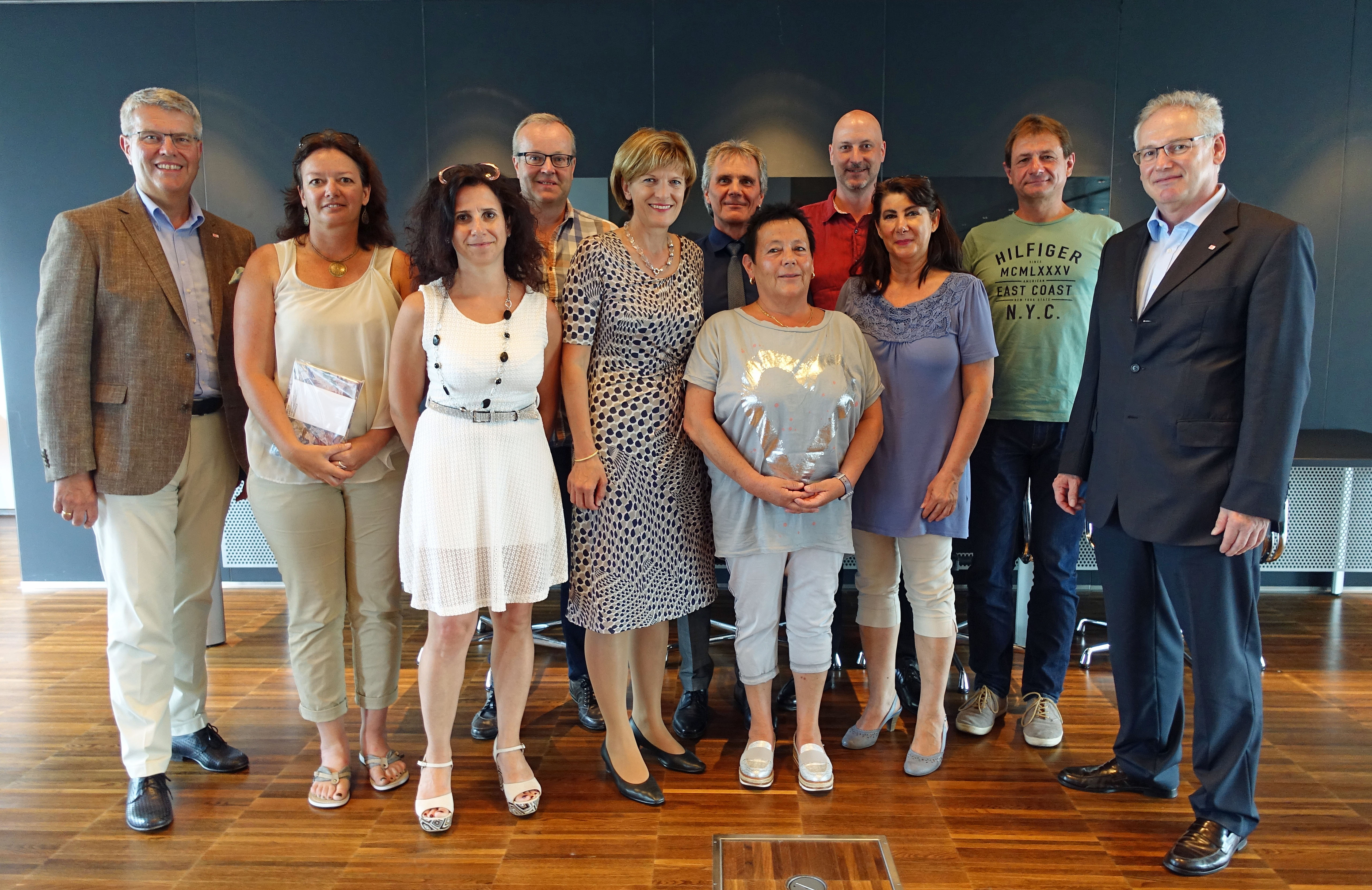 Bei der offiziellen Dekretverleihung im Plenarsaal wurden unter anderem die städtischen MitarbeiterInnen mit einem 25-Jahr-Dienstjubiläum in den Mittelpunkt gerückt.