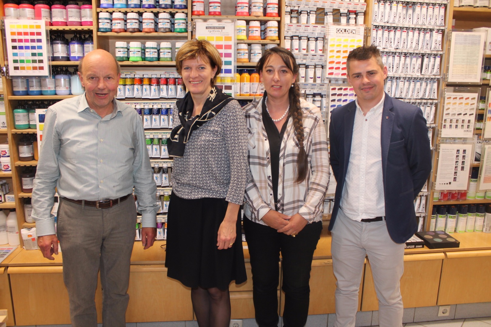 Firmeninhaber Bruno Pallaver, Bürgermeisterin Christine Oppitz-Plörer, IKB-Bauleiterin Andrea Zobernig und Obmann IG Pradl, Markus Fehringer