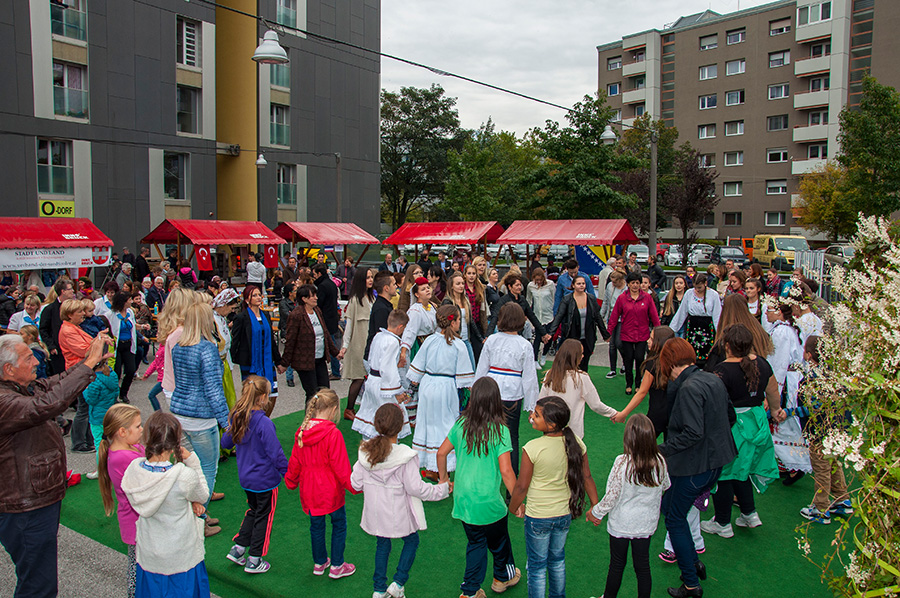 Das Interkulturelle Musik- und Tanzfest des Verbands Neuarzl/Olympisches Dorf findet am 23. September zum siebten Mal statt und hat sich über die Jahre zu einem richtigen Stadtteilfest entwickelt.