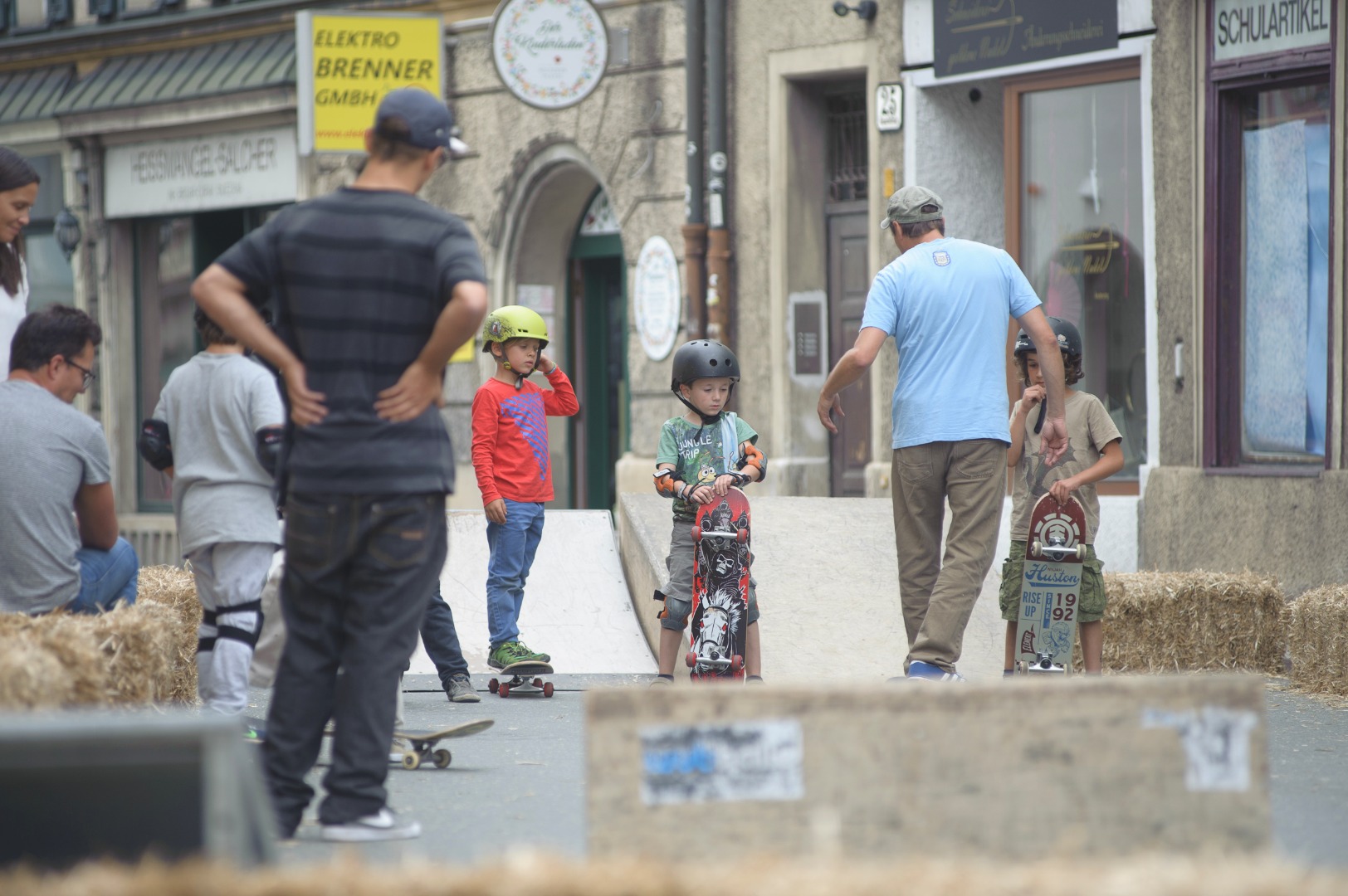 Viele BesucherInnen bei den Stadtteilfesten in Pradl und Wilten: Neben musikalischer Unterhaltung kamen auch Kultur, Sport und Spaß nicht zu kurz.