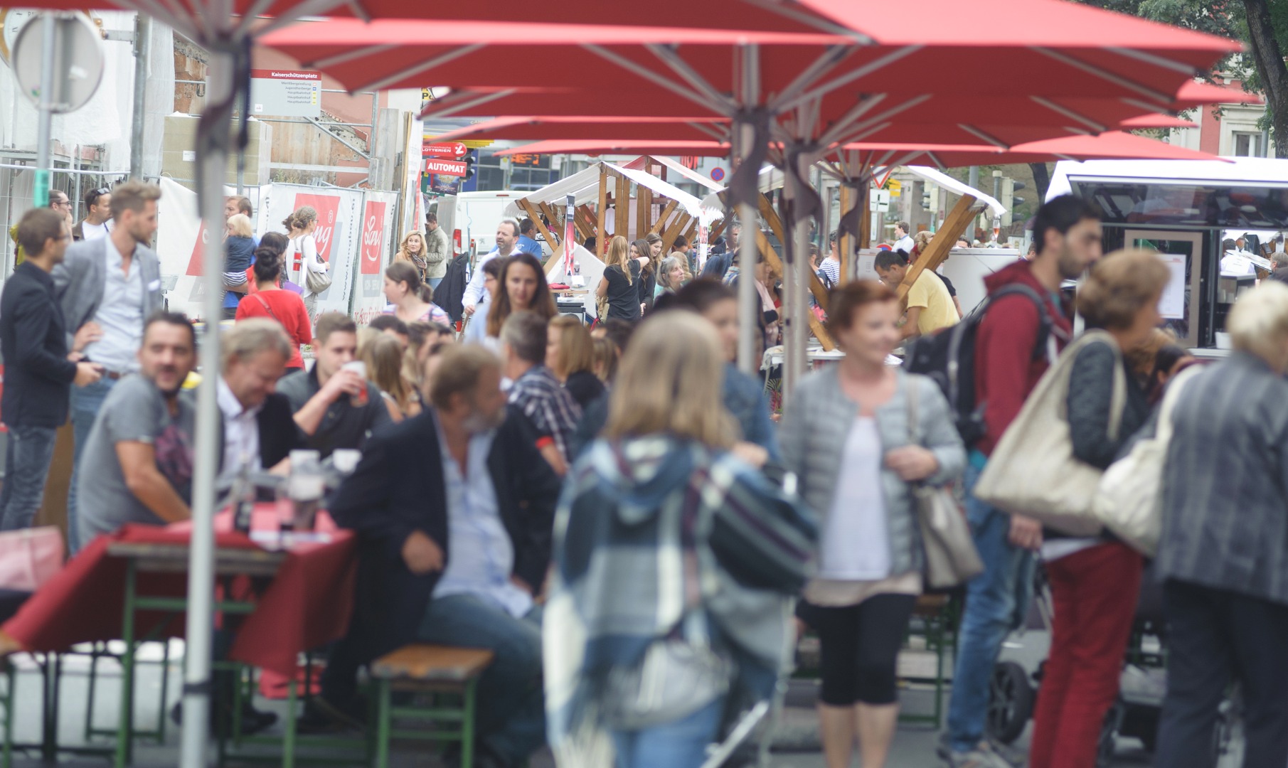 Viele BesucherInnen bei den Stadtteilfesten in Pradl und Wilten: Neben musikalischer Unterhaltung kamen auch Kultur, Sport und Spaß nicht zu kurz.