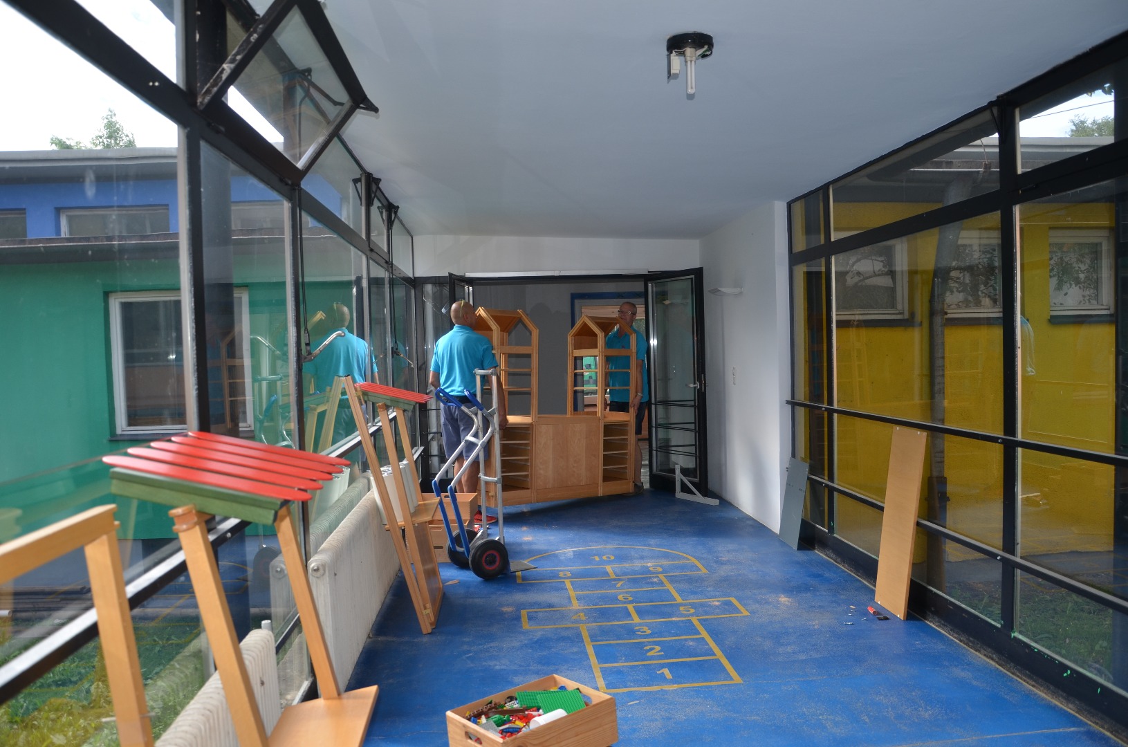 In den Innsbrucker Schulen wird auch in den Ferien fl eißig gearbeitet: Es werden die Vorbereitungen für das kommende Schuljahr getroffen