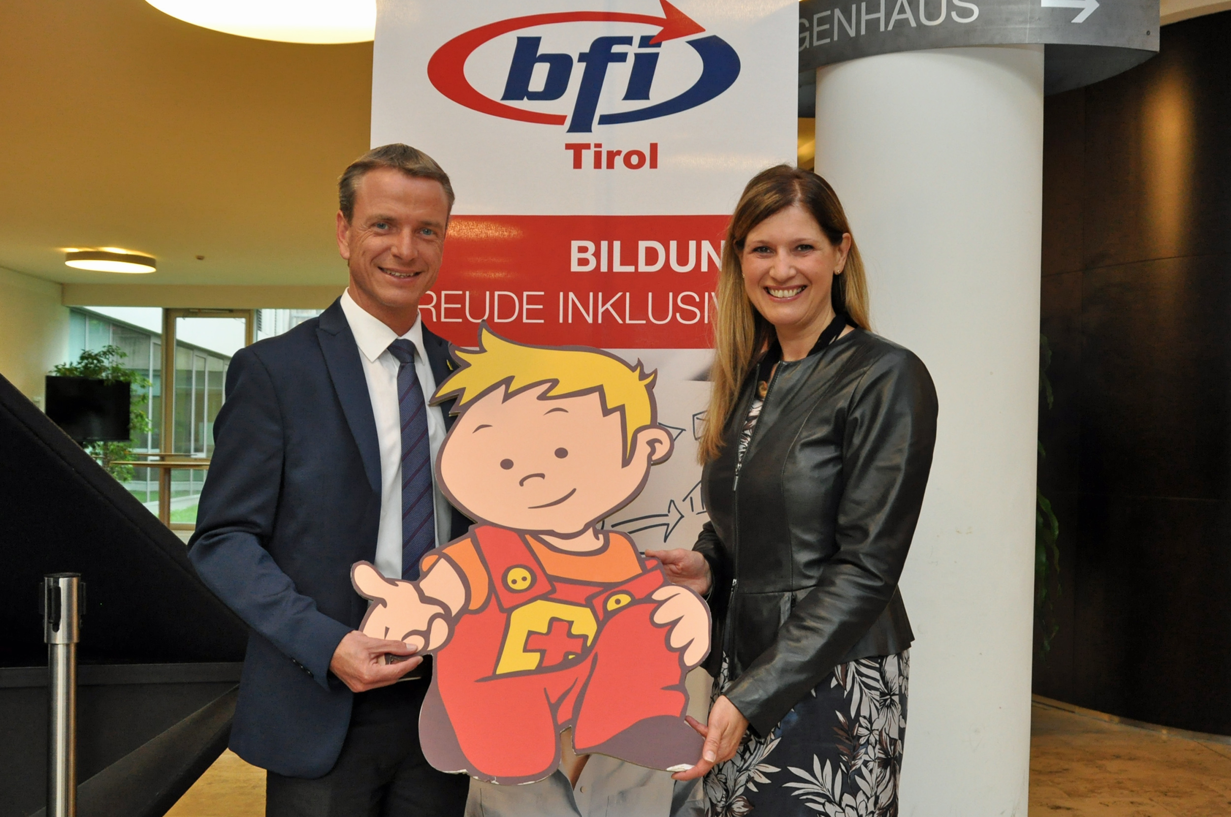 BFI-Geschäftsführerin Karin Klocker und Vizebürgermeister Christoph Kaufmann freuen sich auf eine gute Zusammenarbeit bei der Aktion „Peterle hilft“.