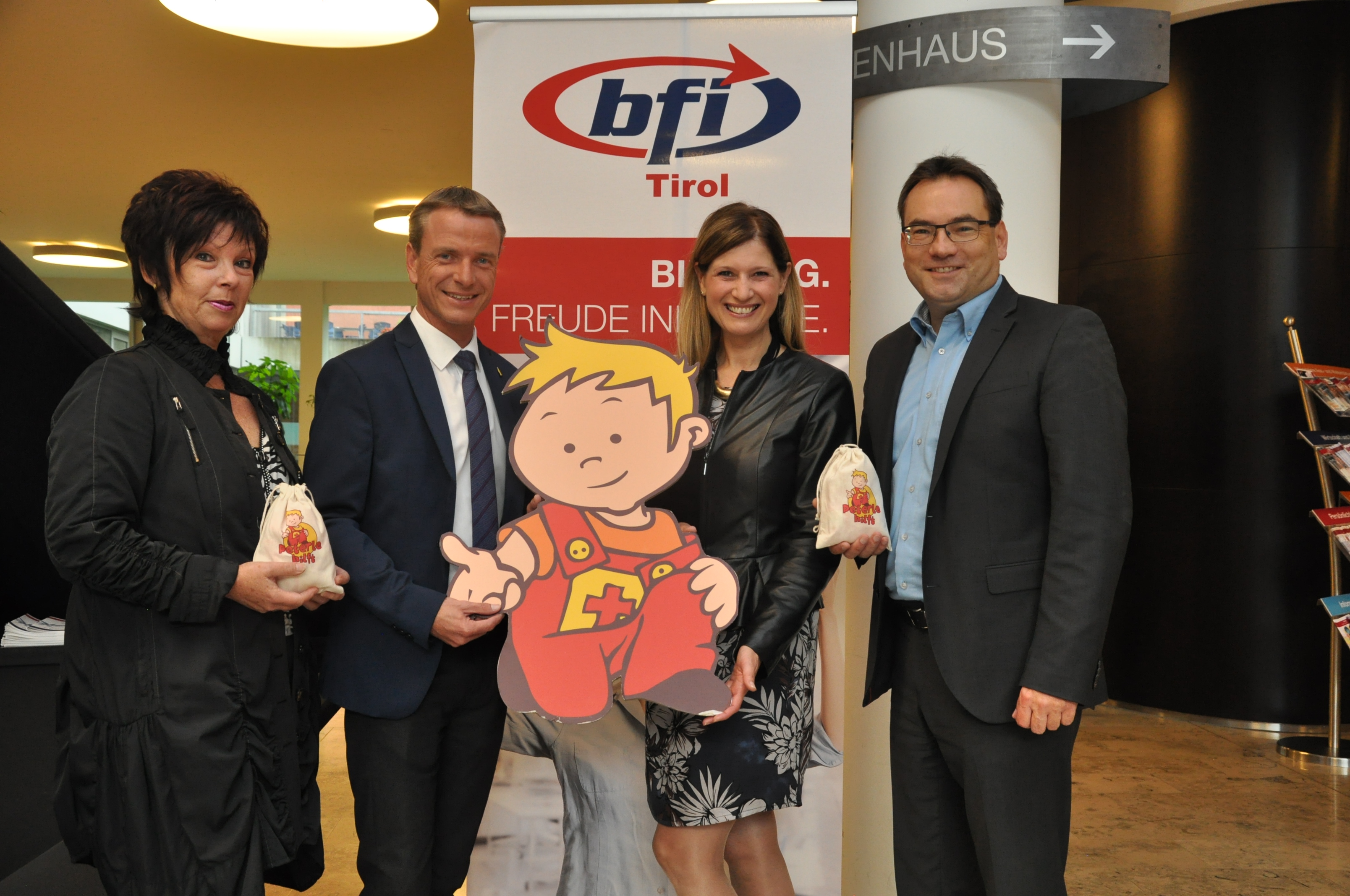 Referatsleiterin Uschi Klee, Vizebürgermeister Christoph Kaufmann, Geschäftsführerin Karin Klocker und BFI-Marketingleiter Anton Dippel (v. l.) besiegelten die Partnerschaft.