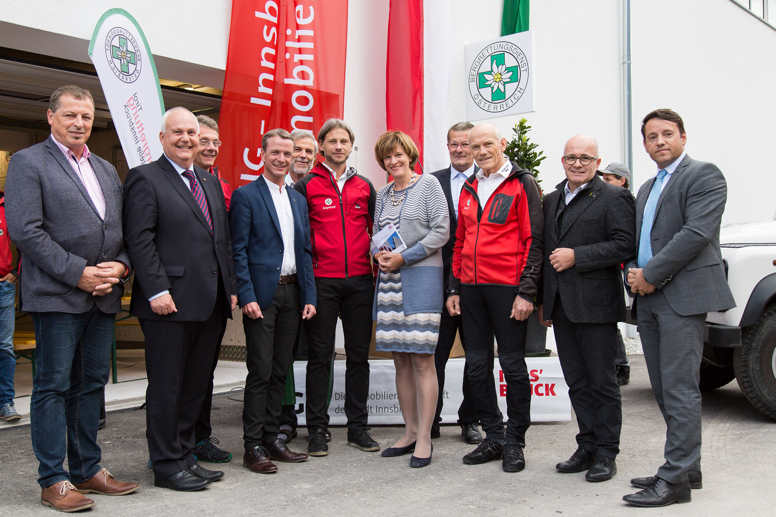 GR Helmut Buchacher, StR Andreas Wanker, Kassier Martin Huber, Vizebürgermeister Christoph Kaufmann, Georg Fischer, OSL Bruno Berloffa, Bürgermeisterin Christine Oppitz-Plörer, Architekt Thomas Schnizer, OSL-Stv. Walter Spitzenstätter, GR Markus Stoll und IIG-GF Franz Danler (v. l.)