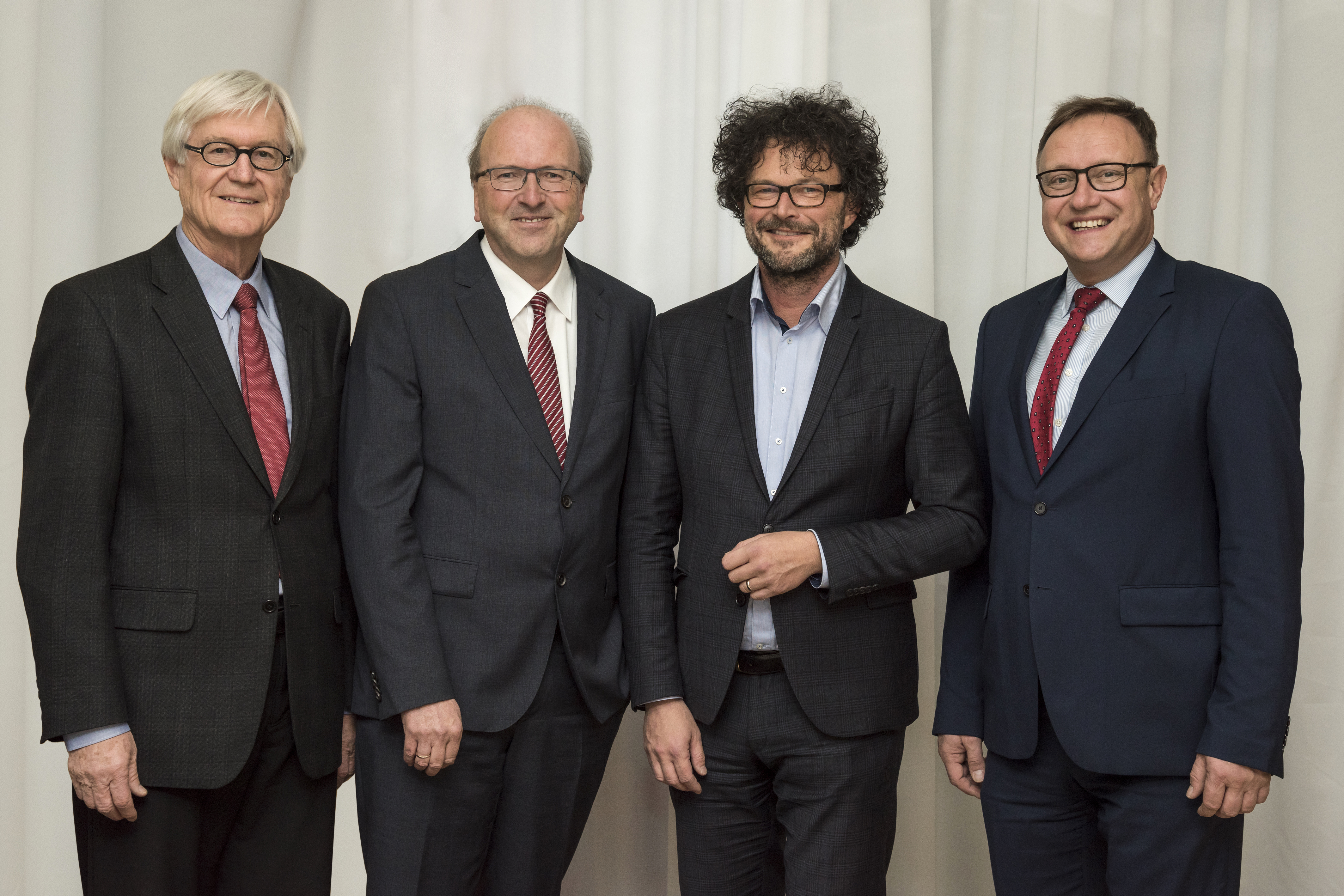 Das neue IKB-Vorstandsteam mit Vorsitzenden Helmuth Müller (2.v.li.), Thomas Pühringer, Thomas Gasser (re.) und Aufsichtsratschef Manfried Gantner (li.).