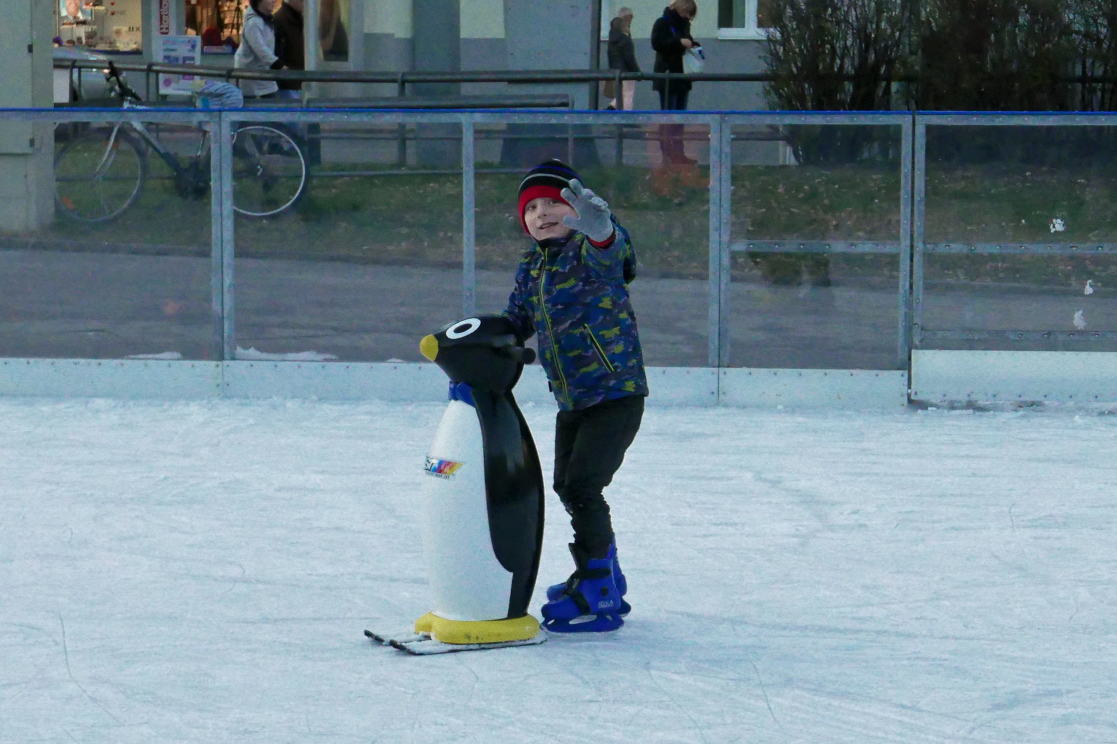 Die städtischen Eislaufplätze lockten zahlreiche BesucherInnen.