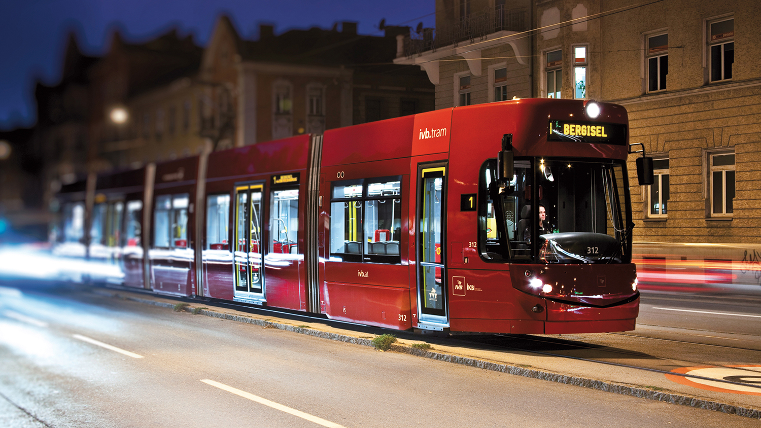 Freie Fahrt für die Tram: InnsbruckerInnen halten sich an den Vorrang der Straßenbahn.