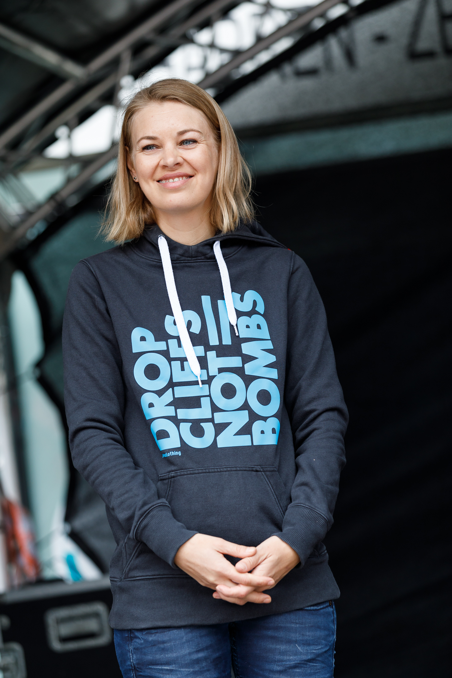 In Anwesenheit der für Sport zuständigen Stadträtin Mag.a Elisabeth Mayr fand am Sonntag, 14. April, der 7. Innsbrucker Happy Run statt. Fast 800 laufbegeisterte SportlerInnen waren am Start und legten viele Kilometer für einen guten Zweck zurück. Kinder, Jugendliche und ambitionierte Freizeit- und LeistungssportlerInnen stellten sich der sportlichen Herausforderung von Strecken zwischen 400 Metern und 21 Kilometern. Mit ihrer Teilnahme unterstützten die TeilnehmerInnen gleichzeitig die „Ronald McDonald“-Kinderhilfe, die es Familien schwer erkrankter Familien ermöglicht, während des Krankenhausaufenthaltes bei ihren Kindern bleiben zu können. Abseits der sportlichen Betätigung sorgte ein unterhaltsames Rahmenprogramm für gute und ausgelassene Stimmung.